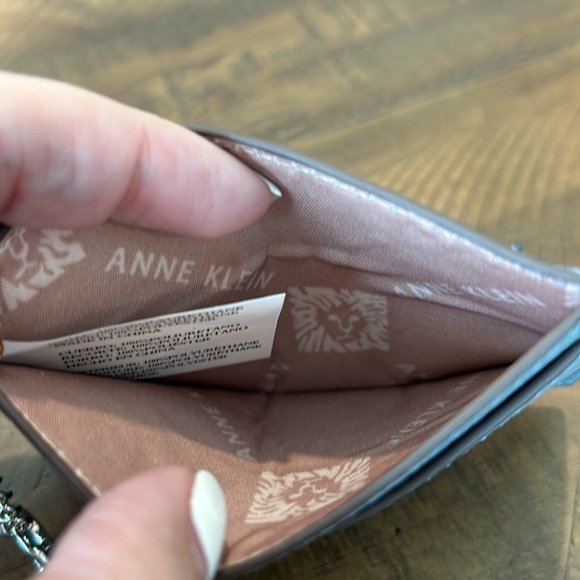 Anne Klein Cardholder With Silver Chain - Picture 4 of 9